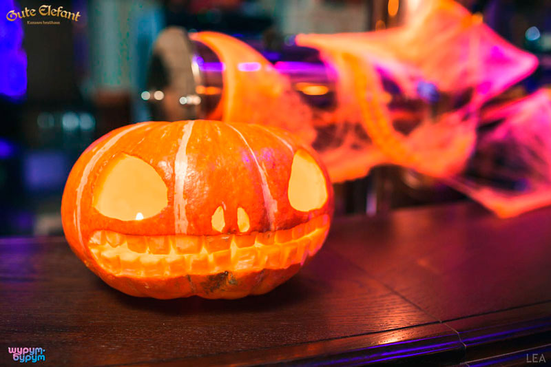 Halloween в пивном ресторане Gute Elefant